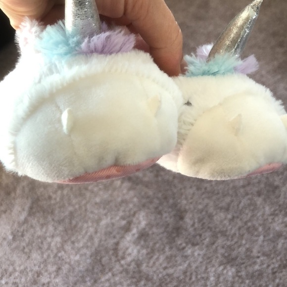 𝅺Carters Unicorn Slippers - Picture 11 of 12